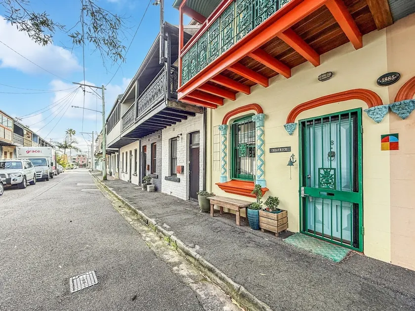 Charming Townhouse Steps from Newcastle Beach - Image 1