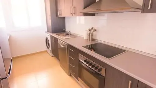 Luxury 2 bedroom 2 bathroom South facing second floor apartment - Image 1