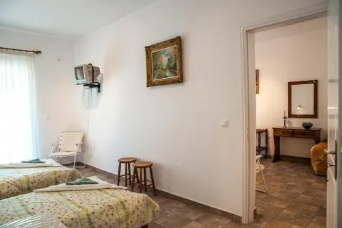 Thimios Rooms - Image 1
