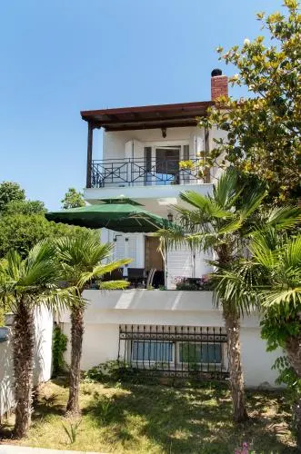 Sea Side Villa - Image 1