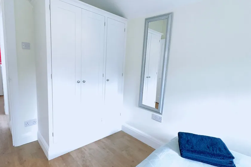 Refurb Private Suite - Wimbledon & Airport Access - Image 1