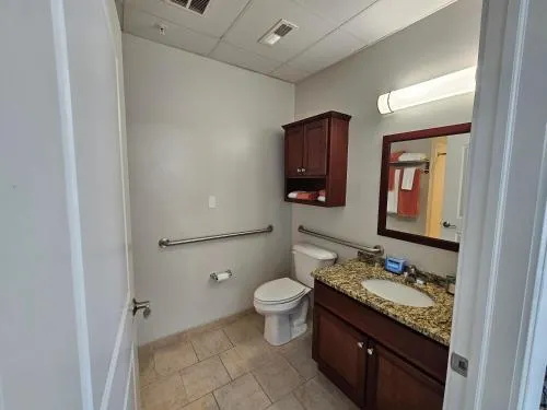 Luxurious 1 Bed 1 Bath Stay at the Historic Inman - Image 1