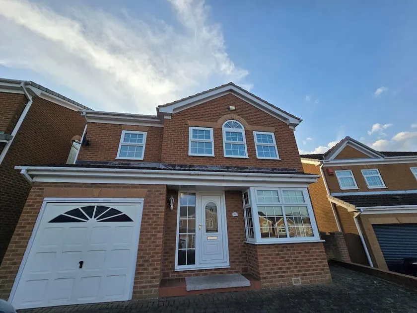 Spacious Central Home - Sleeps 7 Garden & Parking - Image 1