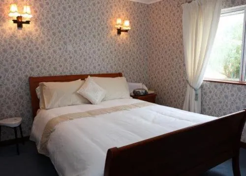 Abbey Lodge B&B - Image 1