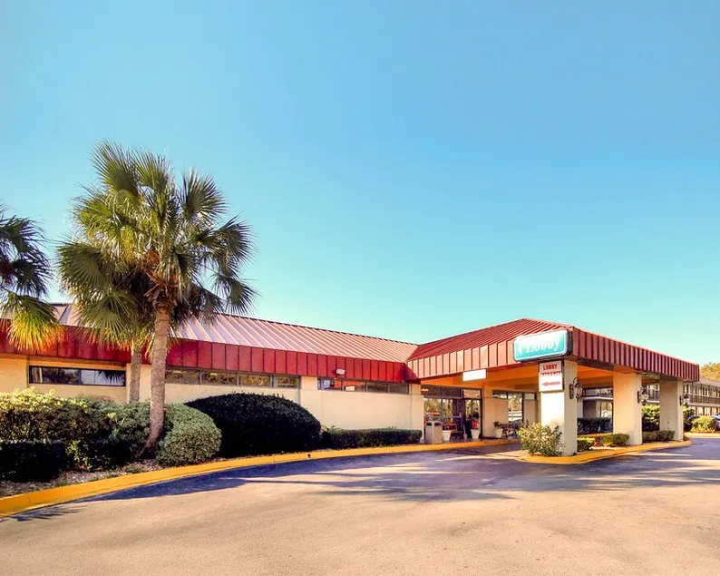 Parkway Inn Jacksonville - Image 1