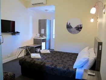 The Palace Hotel Broken Hill - Image 1