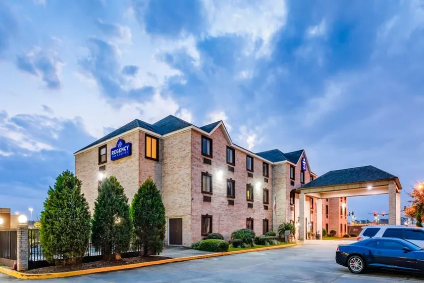 Regency Inn & Suites Biloxi - Image 1