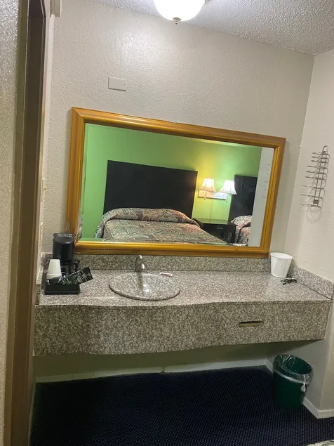 Americas Best Value Inn Jasper - Image 1