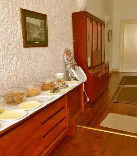Tara Hall Bed & Breakfast - Image 1