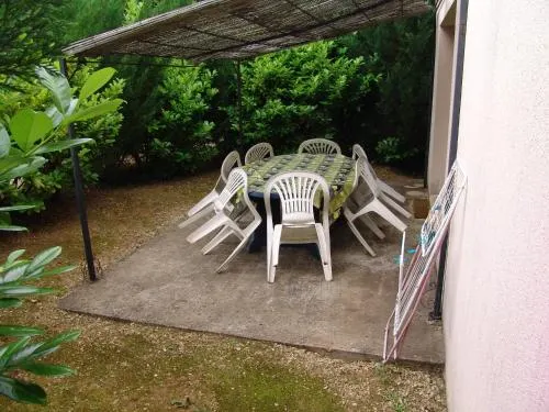 Les Petits Prés - Image 1