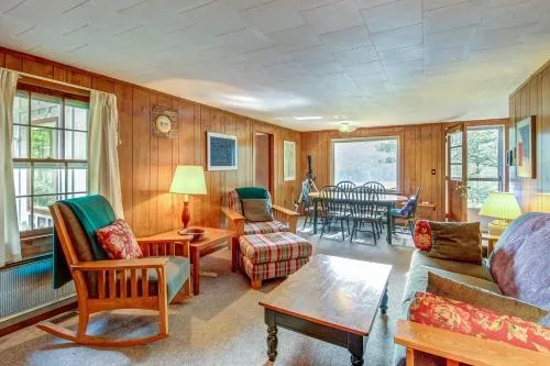 Amherst Lake Cozy Cottage - Image 1