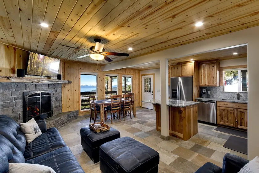 Tall Pine Chalet 3 Bedroom Home - Image 1