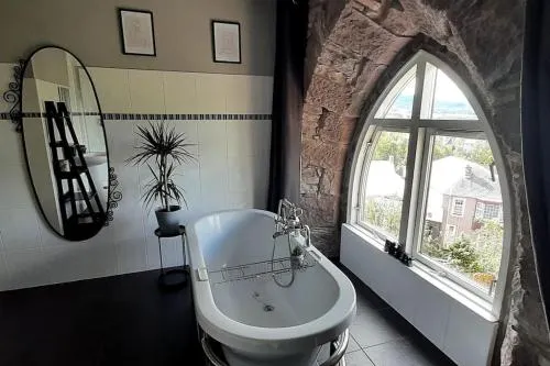 The Viewpoint 2 Bedroom Apartment in Crieff - Image 1