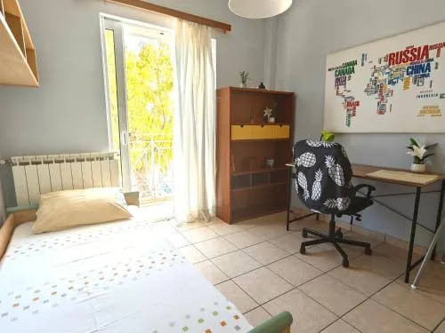 Spacious & Bright flat with balcony - Image 1