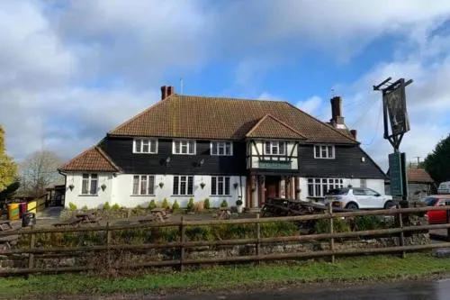 Spacious 2 bed flat in heart of The New Forest - Image 1