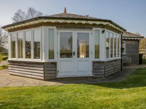 Clock Tower Cottage - Image 1
