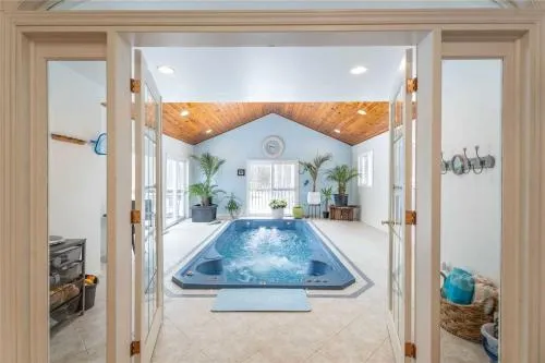Casa Borealis - Hot Tub - Fire Pit - BBQ - Image 1