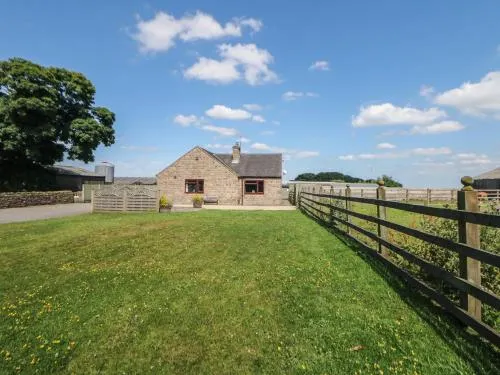 THE LODGE, with open fire in Wirksworth - Image 1