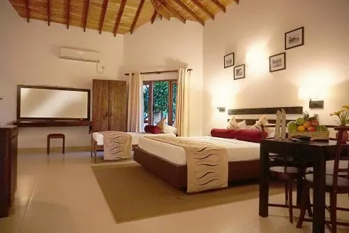 Saunter Paradise Hotel - Image 1