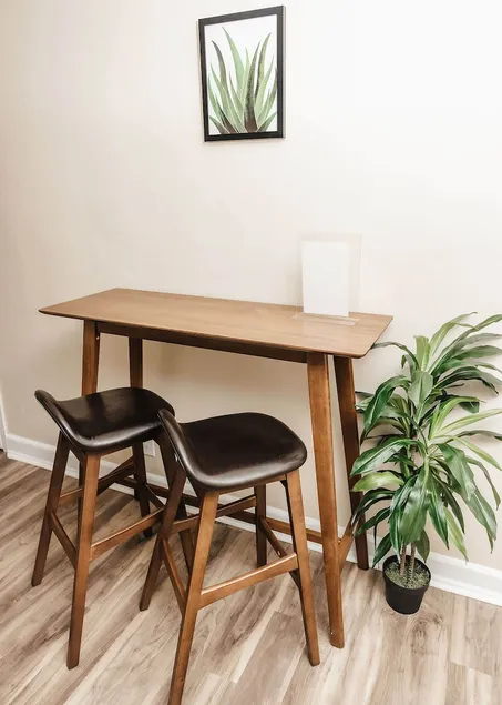 Convenient Apt W/shopping, Dining & Freeways - Image 1
