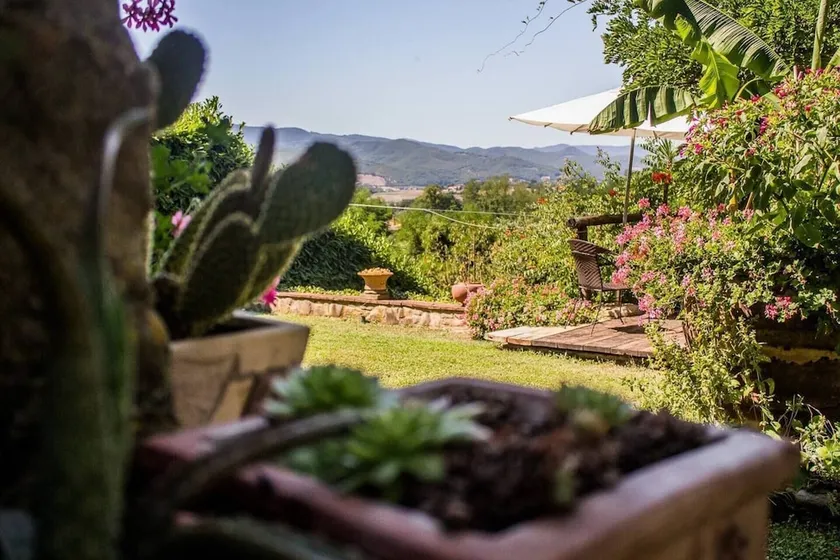 TUSCAN HILLS - STONEHOUSE, GARDEN & POOL - Image 1