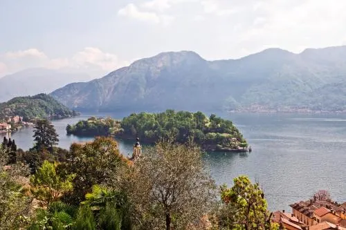 Luxurious Panoramic Lake View Apartment 0 - Image 1