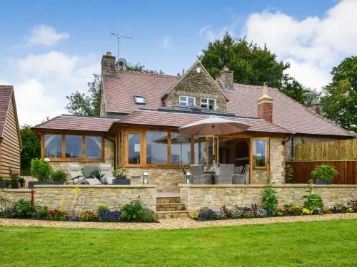 Hyde Tyning Cottage - Image 1