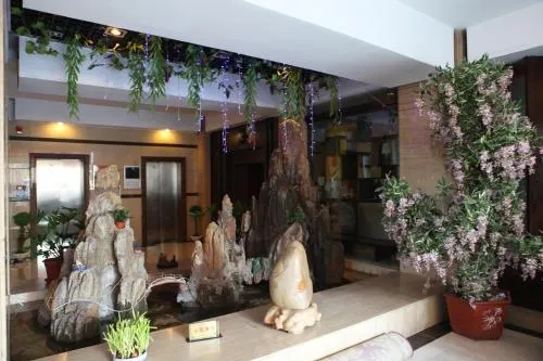 Dalian Yicheng Business Hotel - Image 1