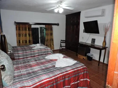 Hotel Lunas - Image 1