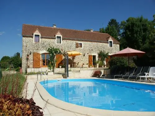 Cosy holiday home with swimming pool - Image 1