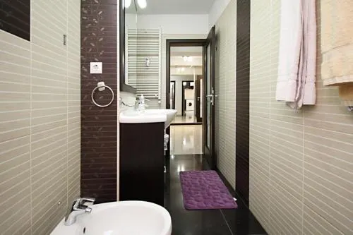 Bliss Residence Boulevard - Image 1