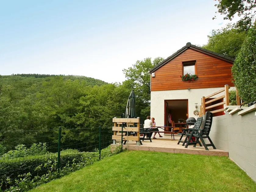 Cottage with a terrace and a magnificent view of the valley. - Image 1
