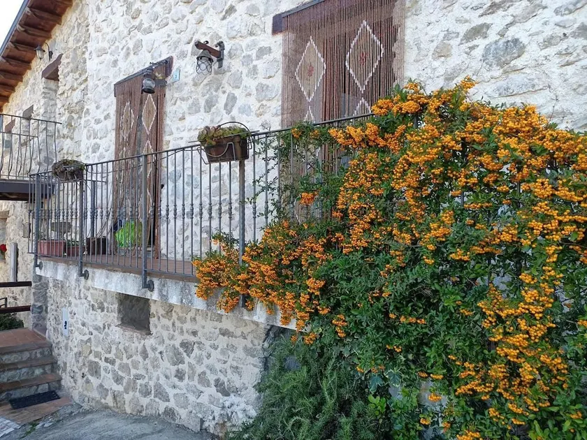 Beautiful 2-bed House - Image 1
