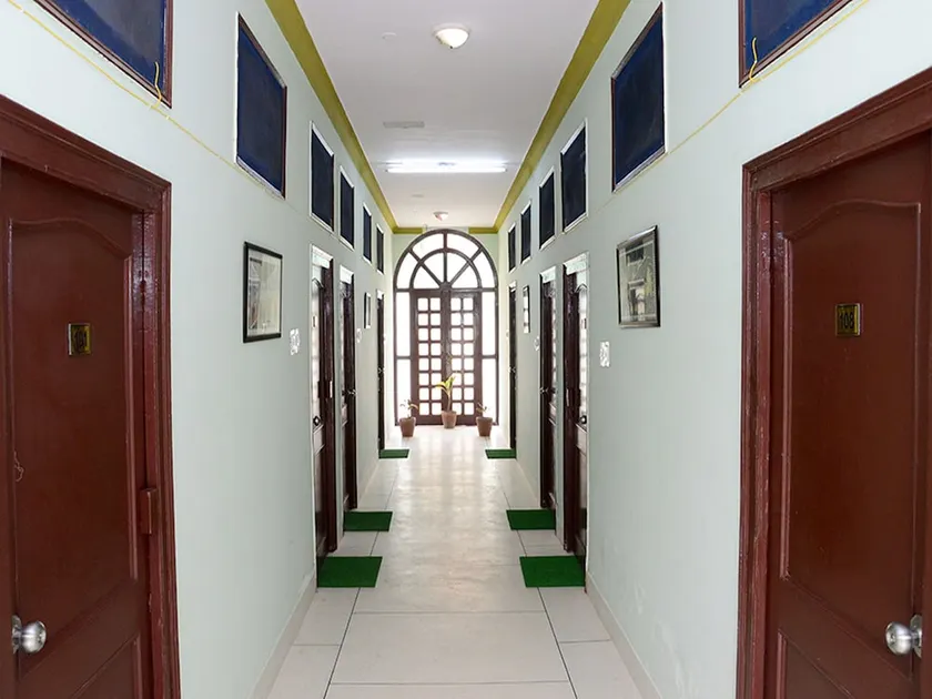 The Crown Plaza Guest House & Restaurant - Image 1