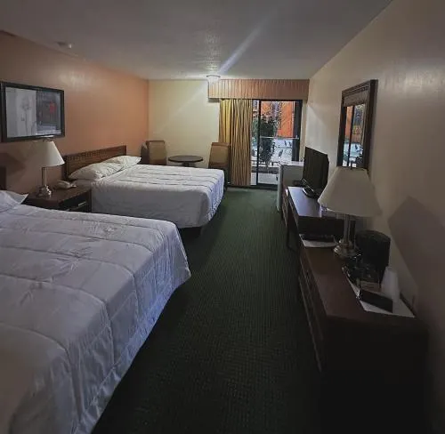 Fort Nelson Hotel - Image 1