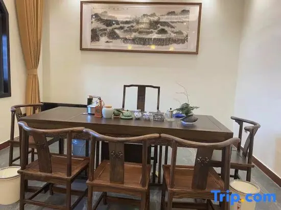 Longfengshan Ancient Town Pomegranate Garden Homestay - Image 1