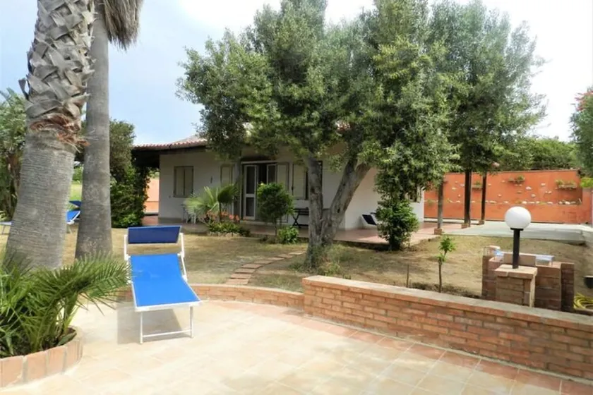 Cosy Holiday Home in Ricadi Near Sea VR - Image 1