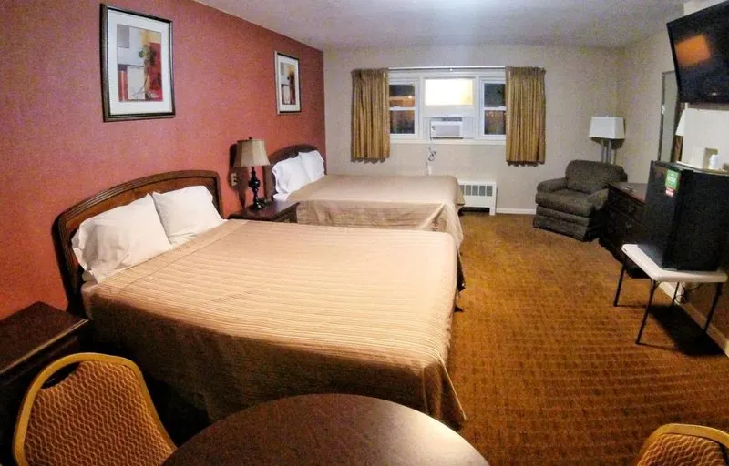 Red Carpet Inn - Image 1