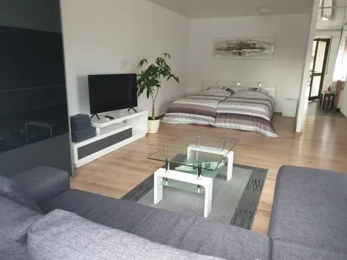 Carina Apartment - Image 1