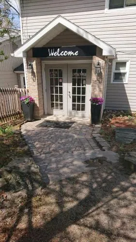 The Lake Of Bays Lodge - Image 1