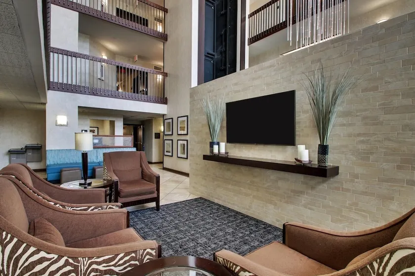 Sonesta Essential Houston Hobby Airport - Image 1