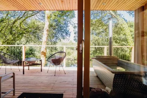 Lakeside Lodge - Image 1