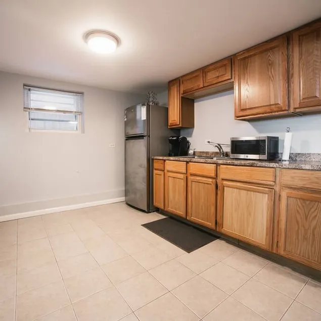 Midway Airport 2 Bedroom with full Kitchen - Image 1
