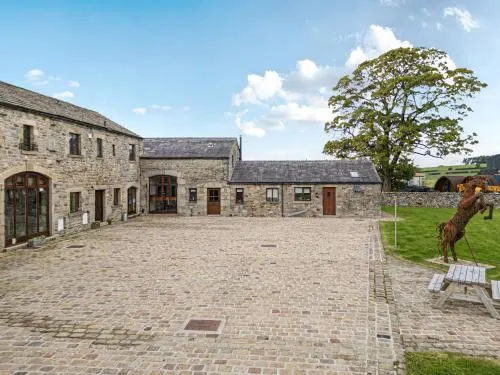 Orcaber Farm Barn - Image 1