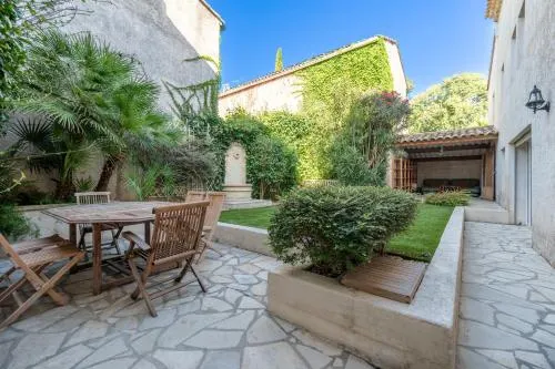 La CÃ©lestine Belle maison en pierre de 250m2 avec jardin - Image 1