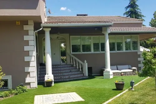 Casa de lujo con piscina privada cerca de Madrid - Image 1