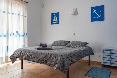 Blue Wave GuestHouse - Image 1