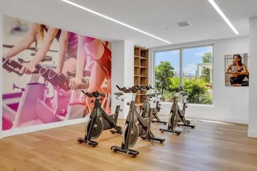 Chic 3 Bed Retreat Mins Brickell With Free Parking - Image 1