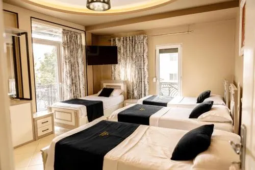 Hotel Univers - Image 1