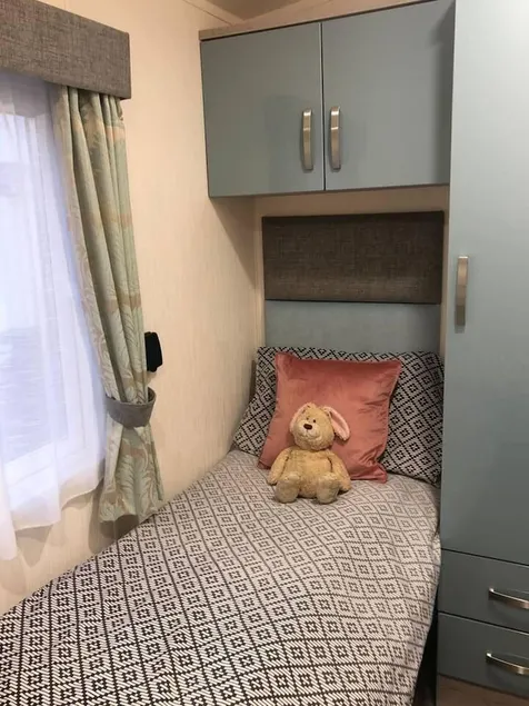 Superior 6 Berth Holiday Home in Suffolk - Image 1